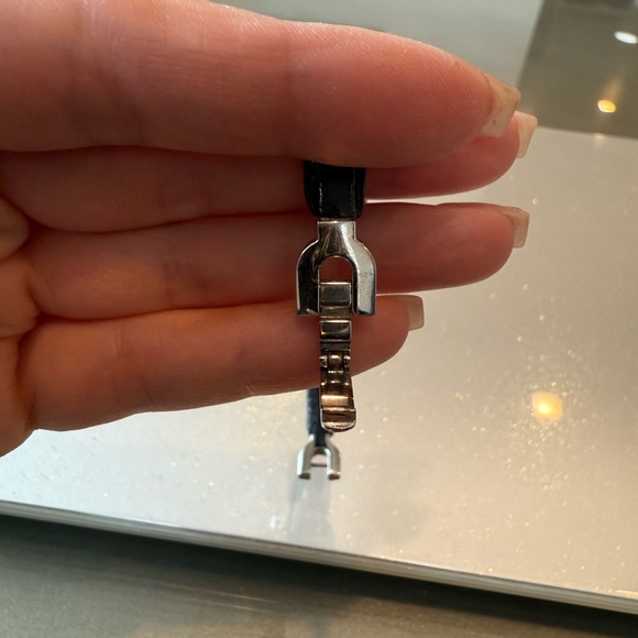 Gucci Silver and Black Watch - Picture 5 of 5